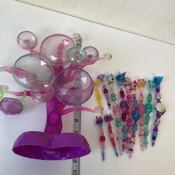 Twisty Petz, Series 3, Enchanted Jewelry Tree withTWISTY PETZ.